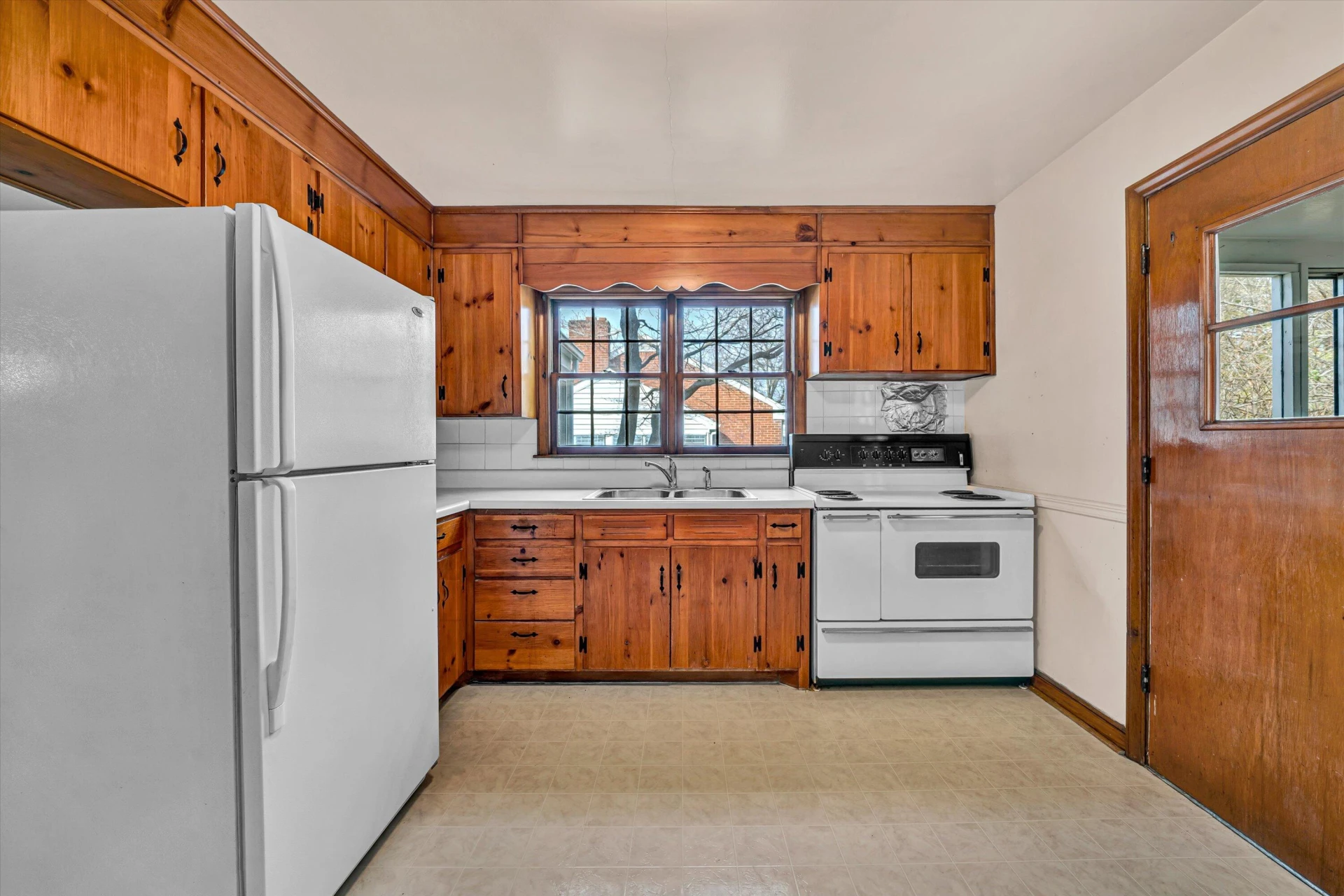 919 LOGAN ST - Photo 7