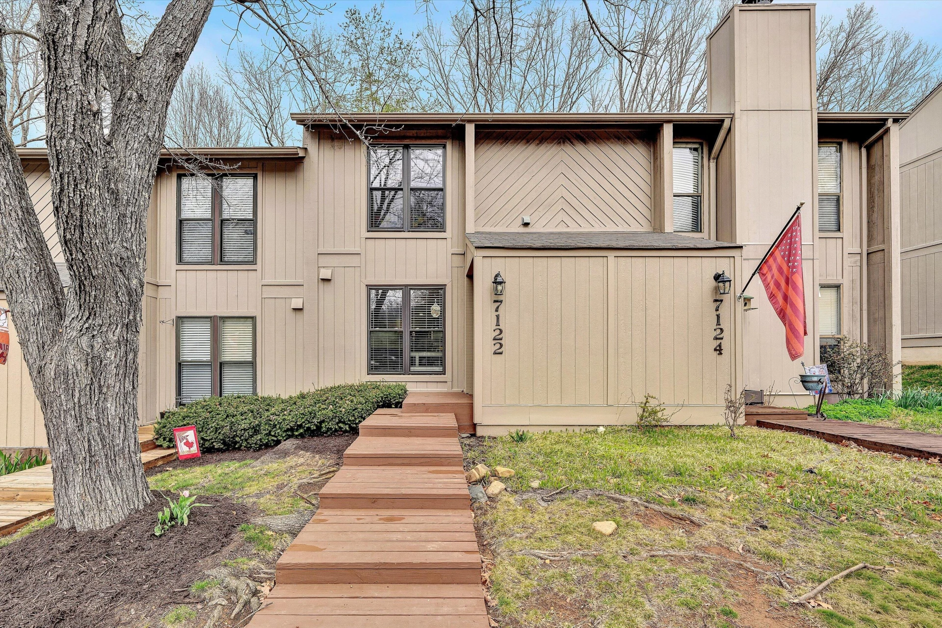 7122 Woods Crossing DR