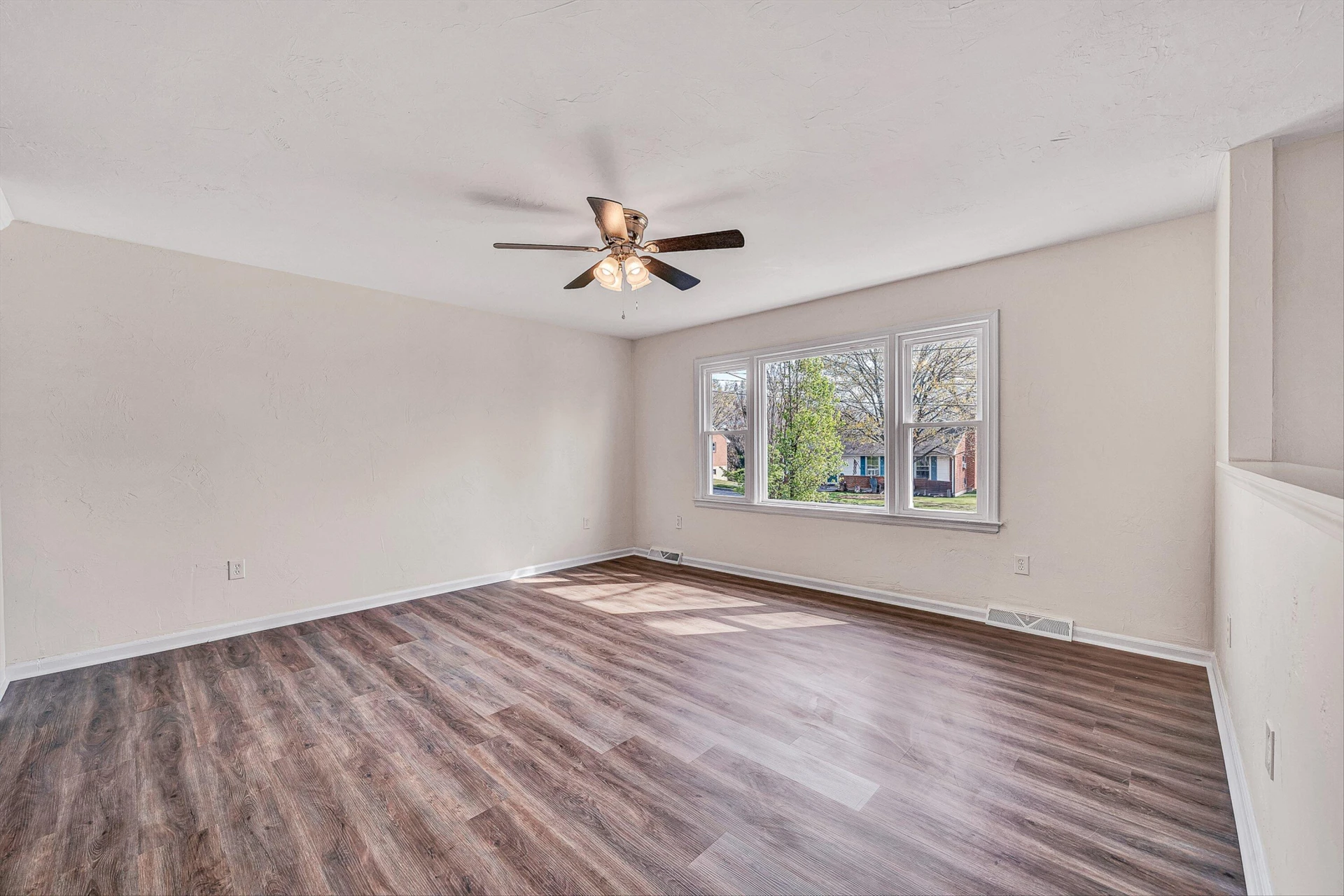 736 Ramada RD - Photo 4