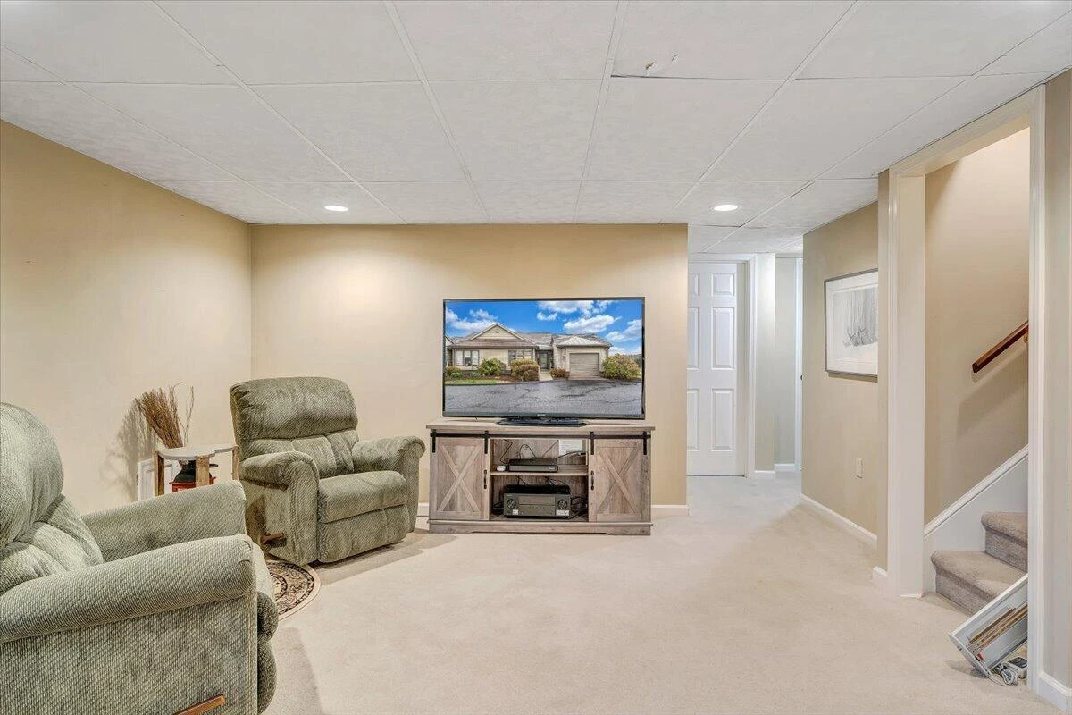 66 Scarlet ST - Photo 49