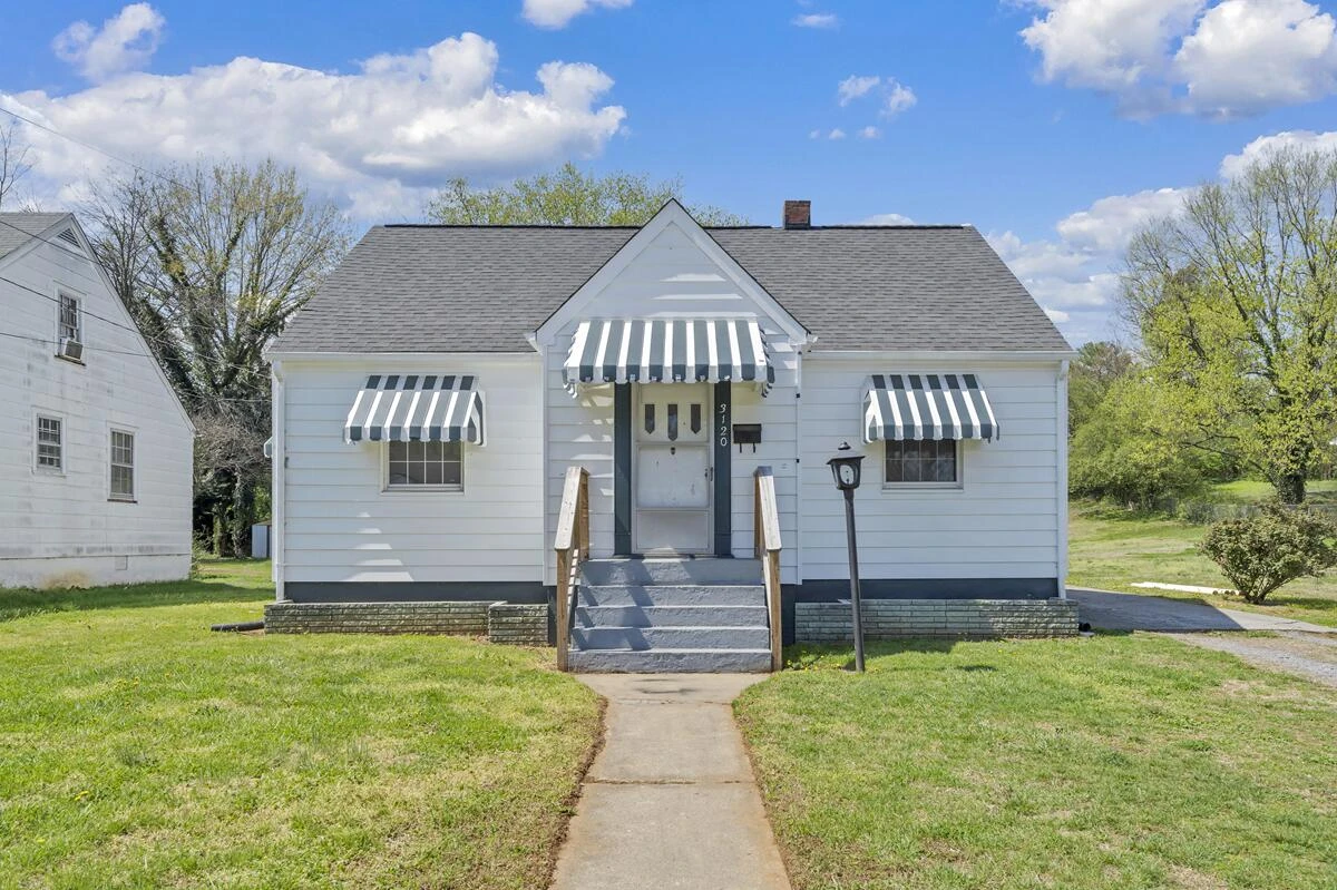 3120 Plantation RD NE - Photo 2