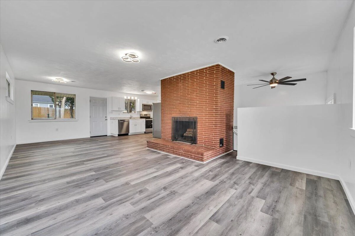 3619 Lilac AVE NW - Photo 10