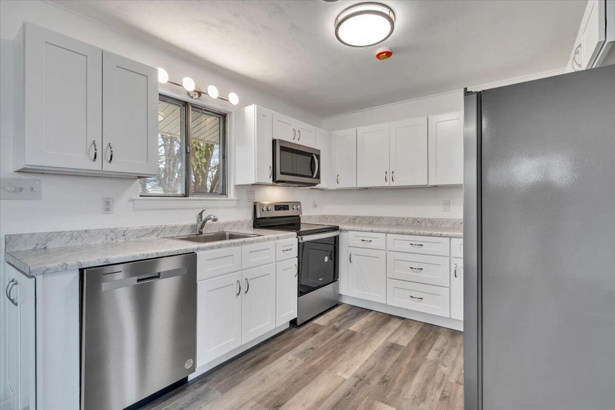 3619 Lilac AVE NW - Photo 17