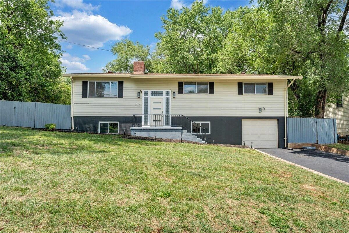 3619 Lilac AVE NW - Photo 2