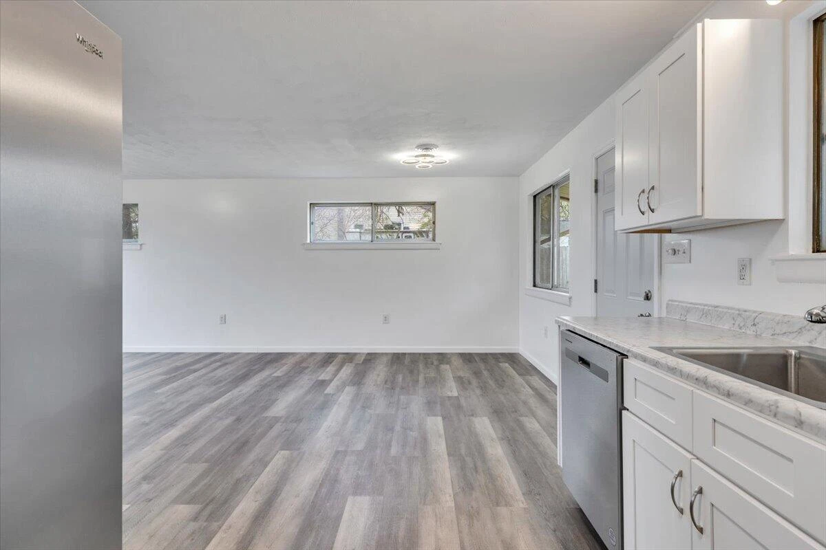 3619 Lilac AVE NW - Photo 20