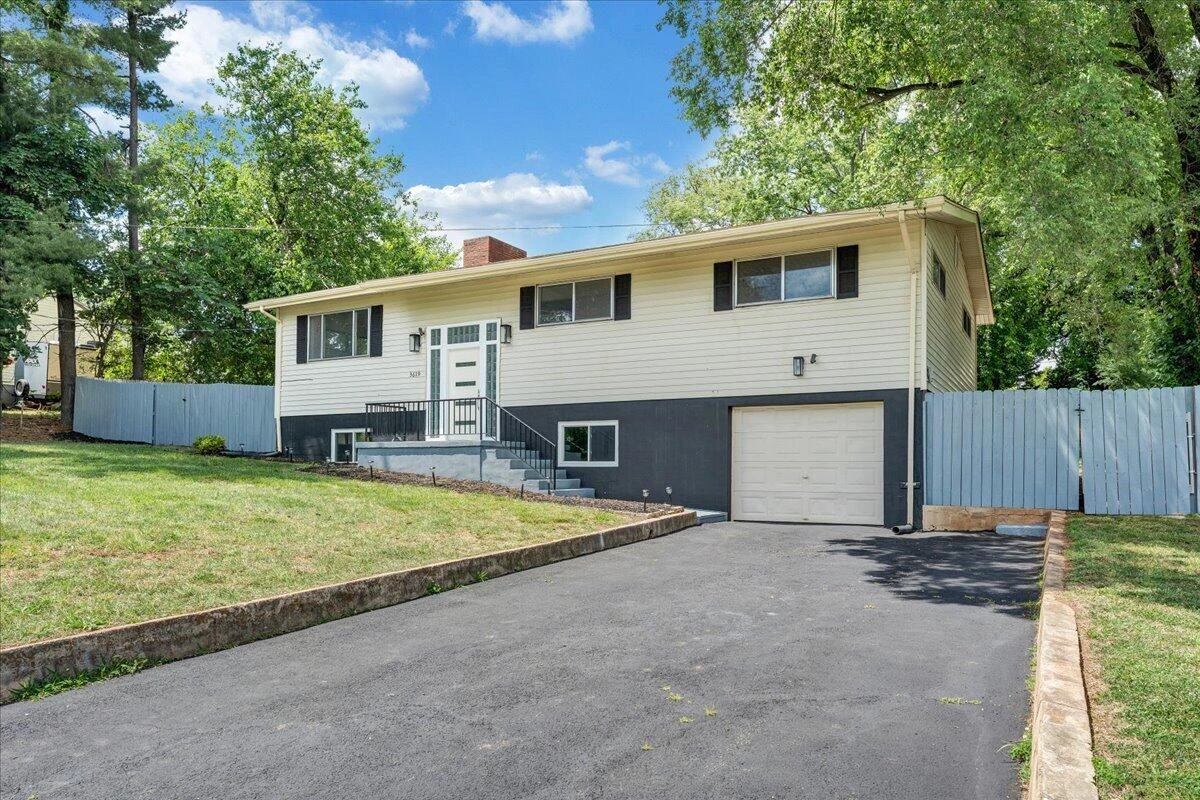 3619 Lilac AVE NW - Photo 4