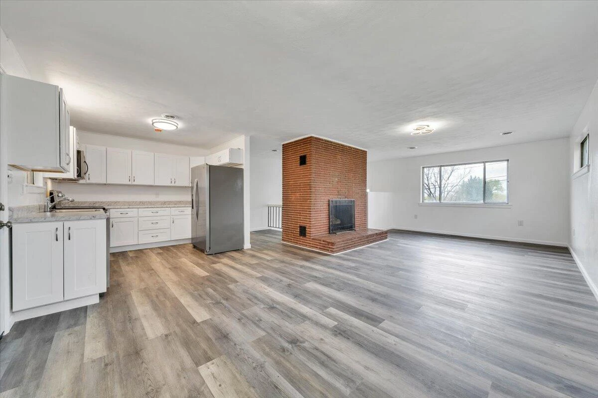 3619 Lilac AVE NW - Photo 8