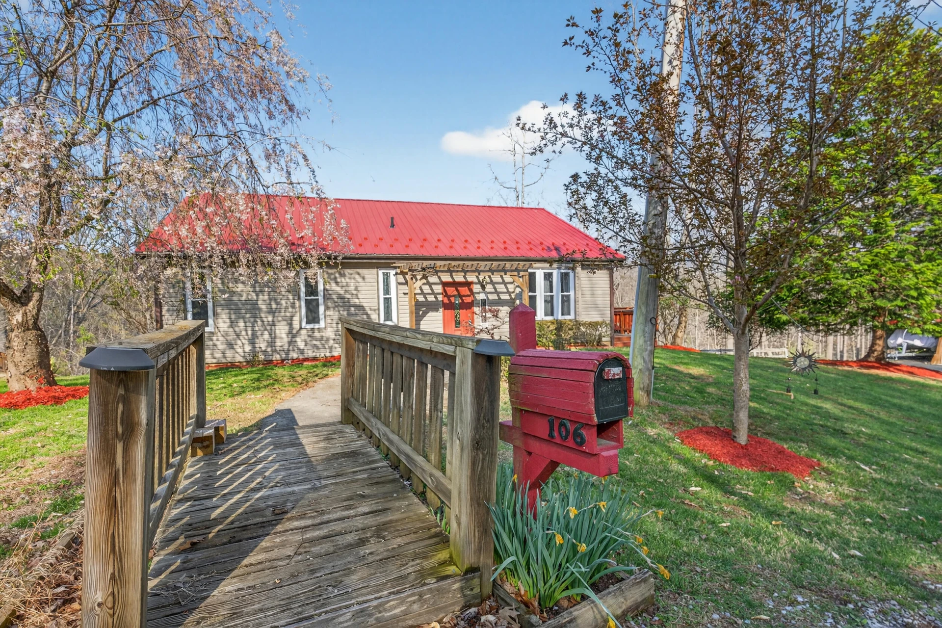 106 E Beaver Dam CT - Photo 2