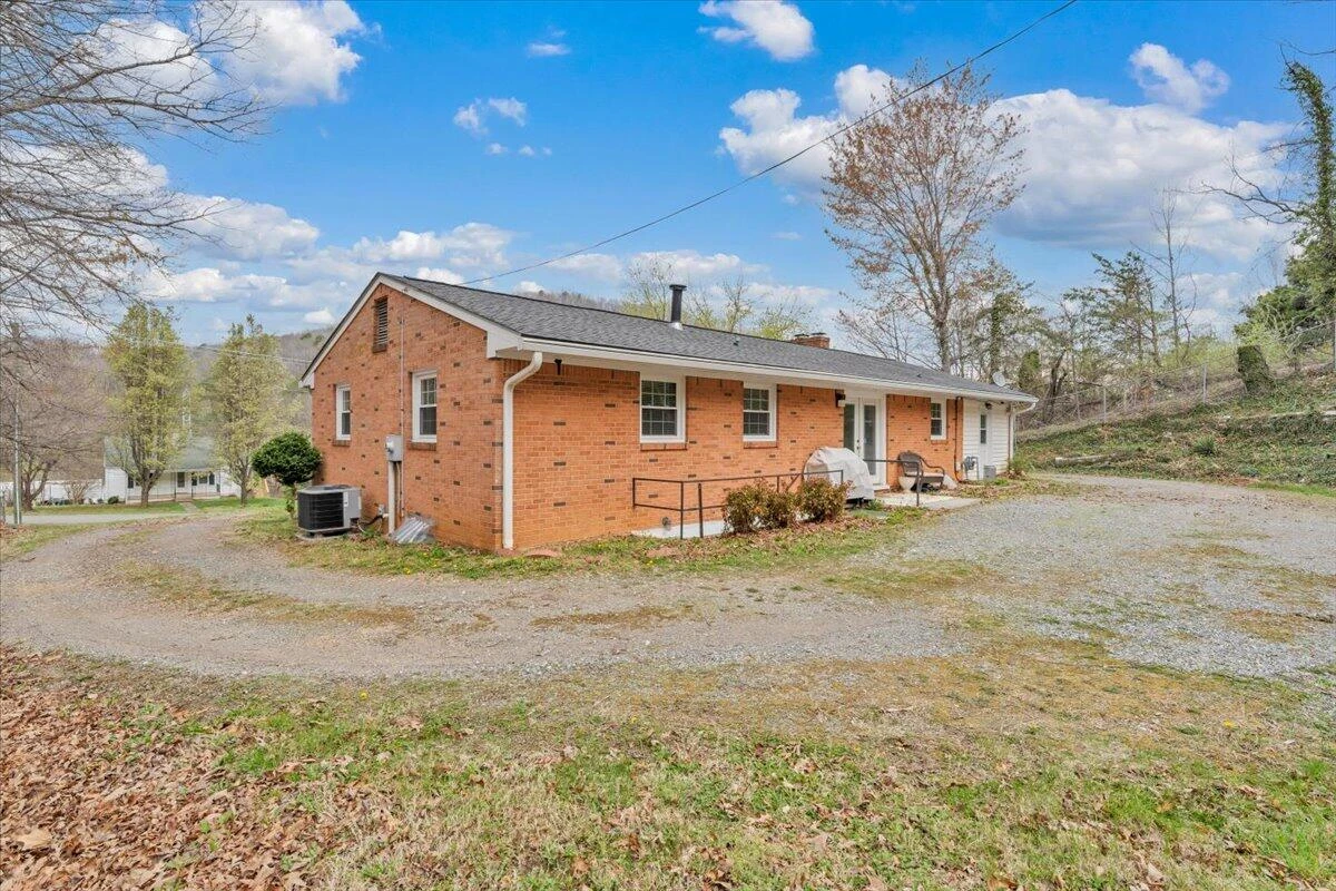 3988 Welcome Valley RD SE - Photo 37