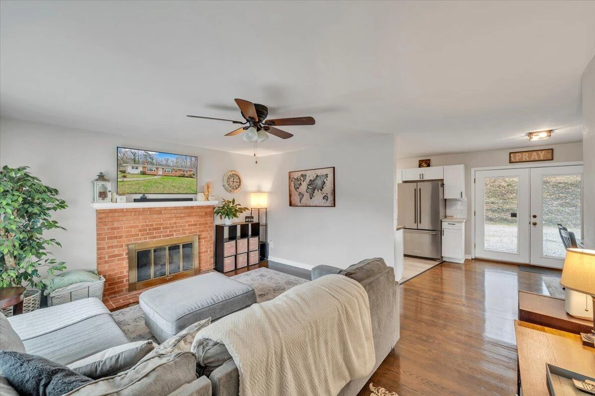 3988 Welcome Valley RD SE - Photo 4