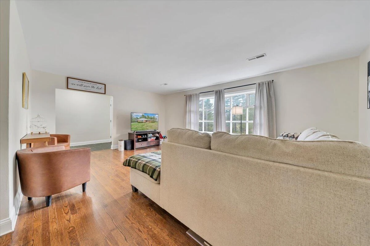 140 Stephens DR - Photo 10