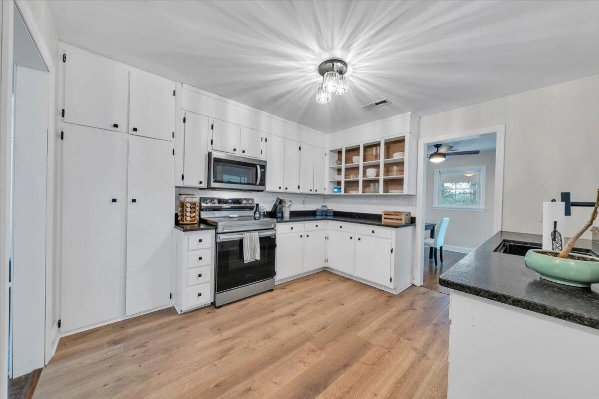 140 Stephens DR - Photo 18