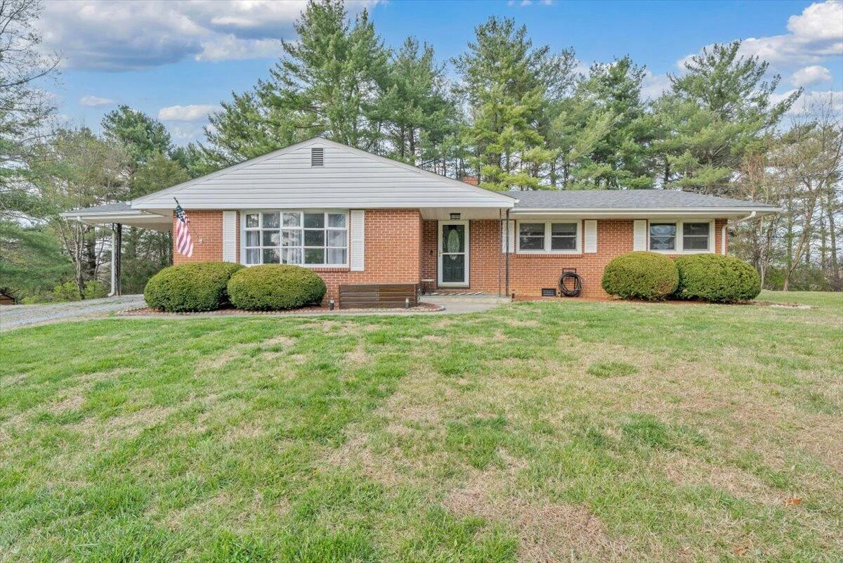 140 Stephens DR - Photo 2