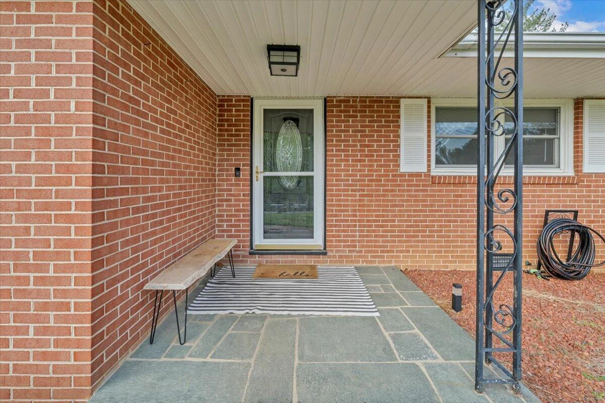 140 Stephens DR - Photo 3