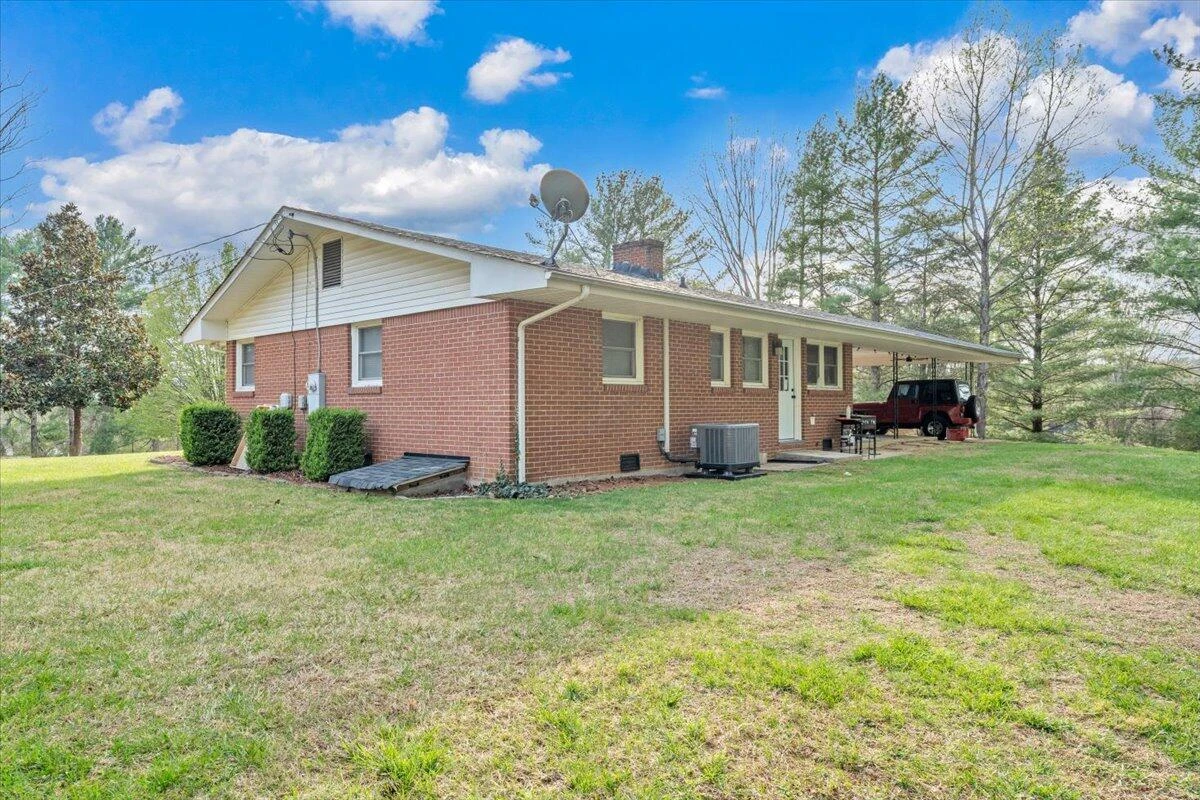140 Stephens DR - Photo 39