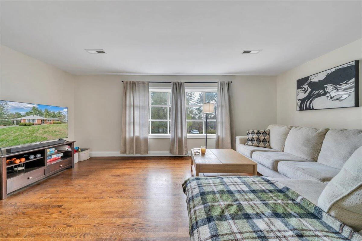 140 Stephens DR - Photo 9