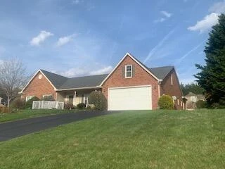 48 Highfield LN