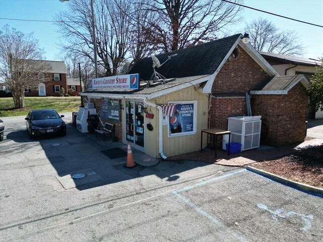 2031 S Main ST - Photo 2