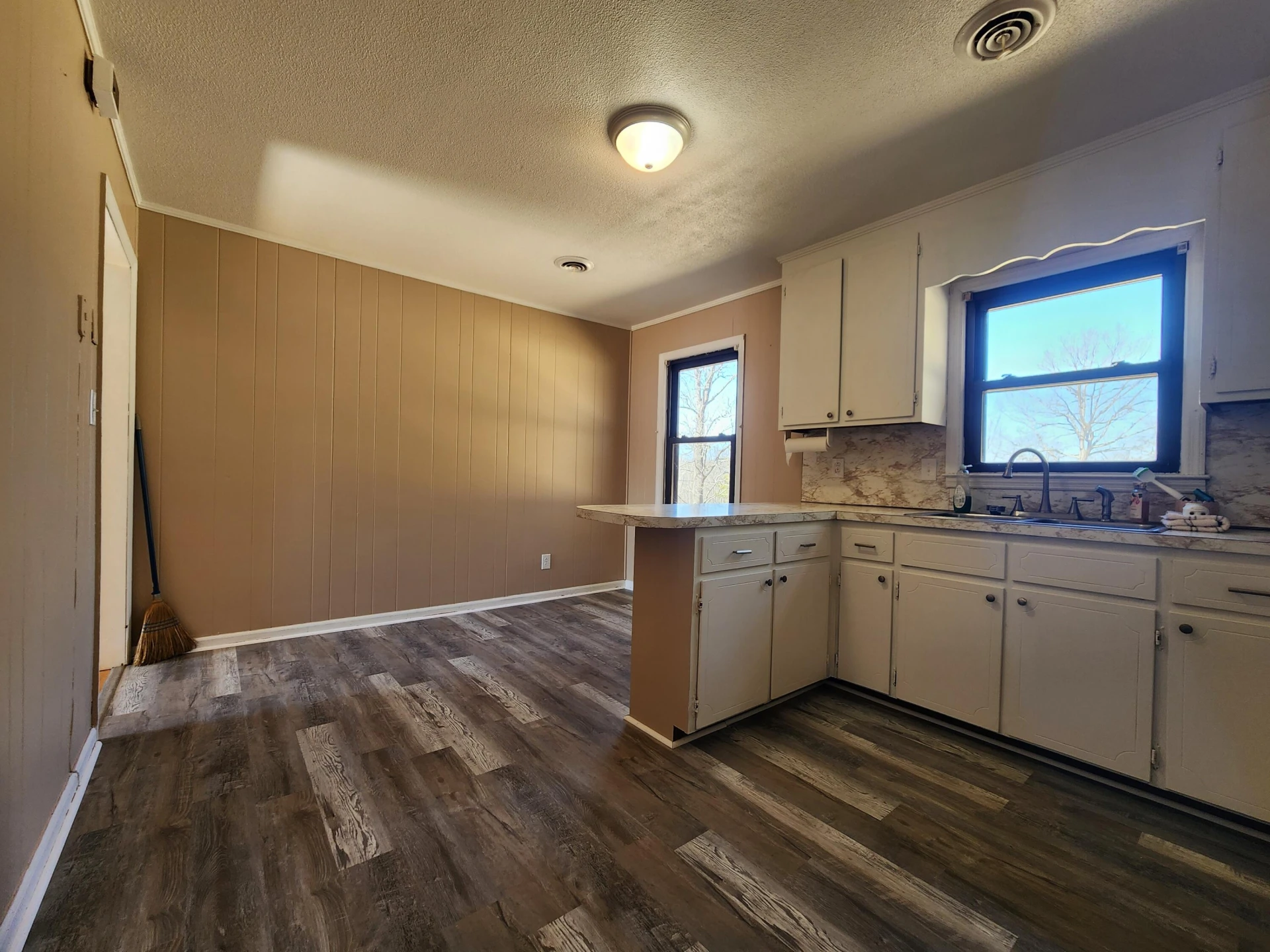 10519 Henry RD - Photo 9