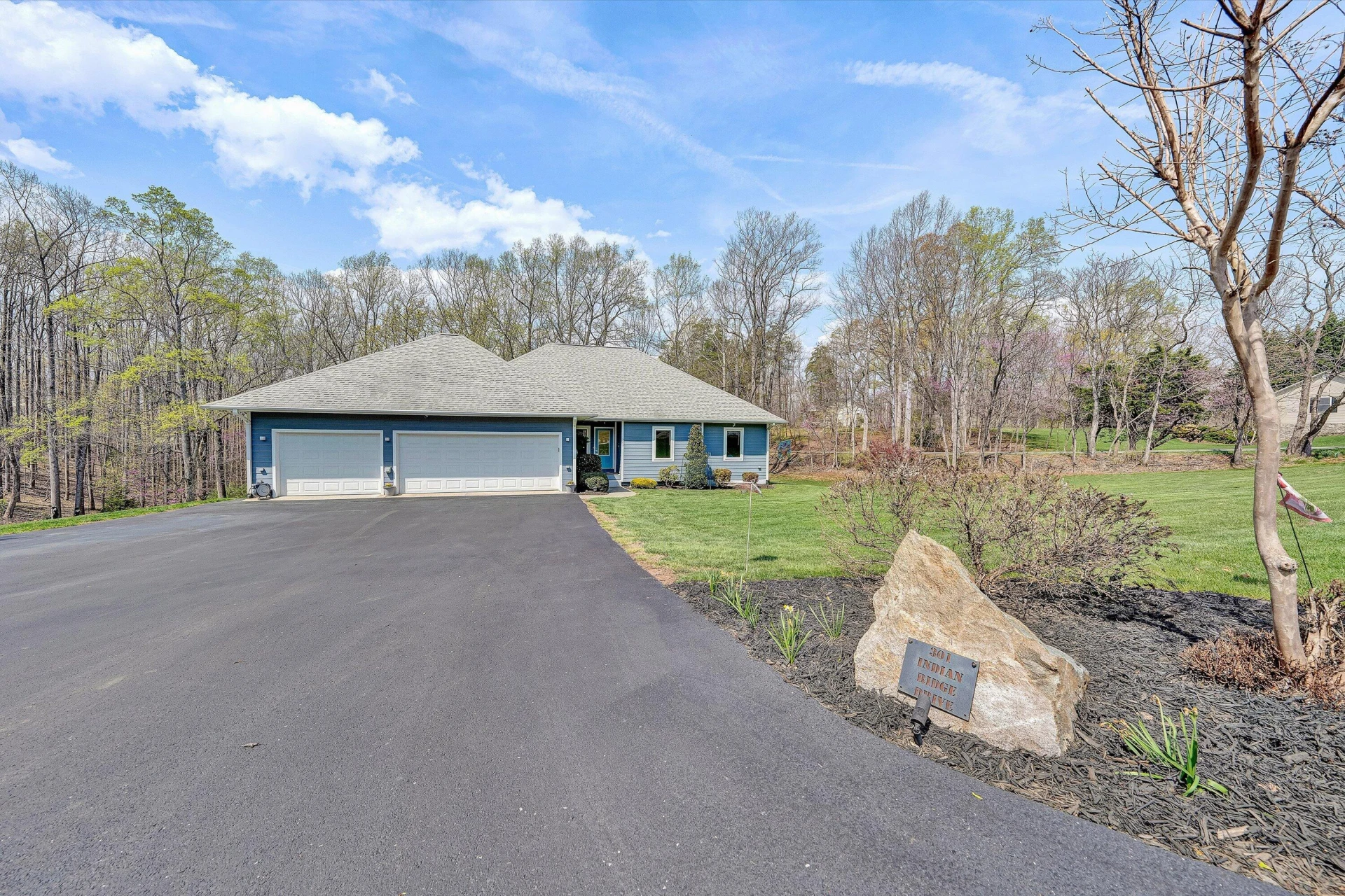 301 Indian Ridge DR - Photo 2