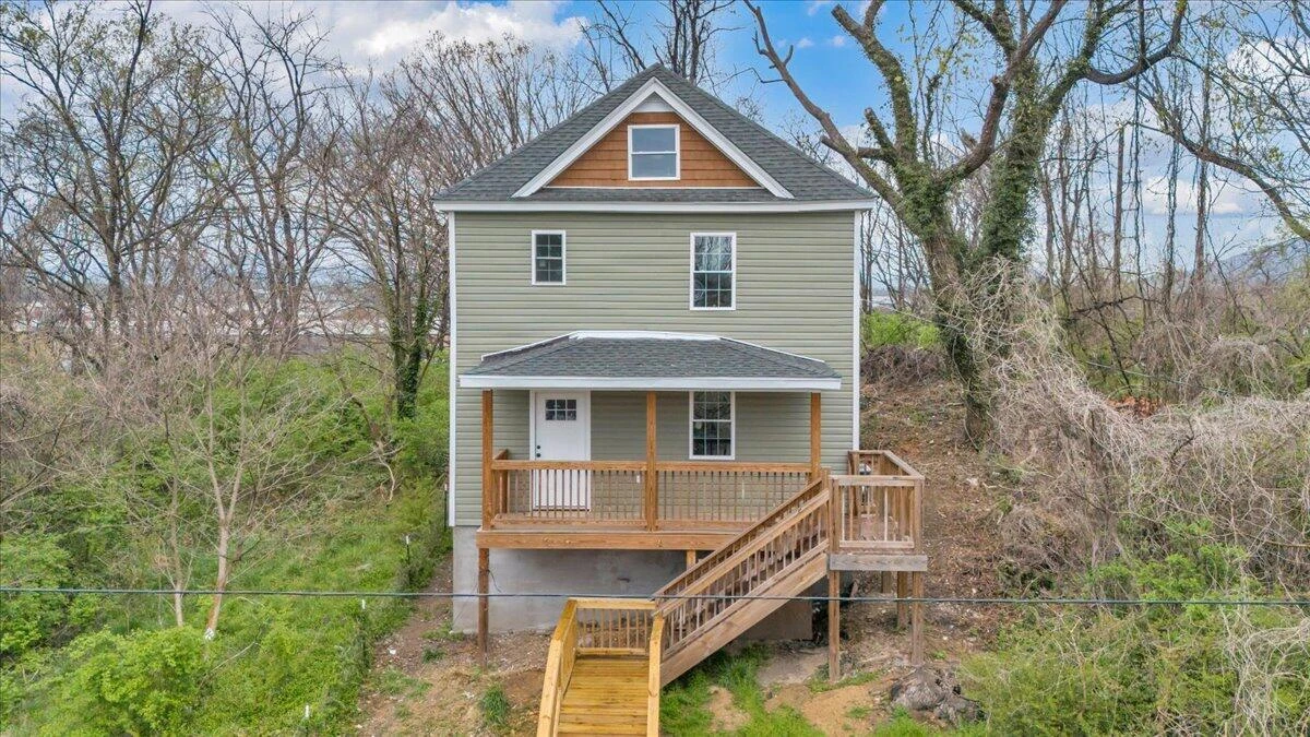 1220 Church AVE SE - Photo 2