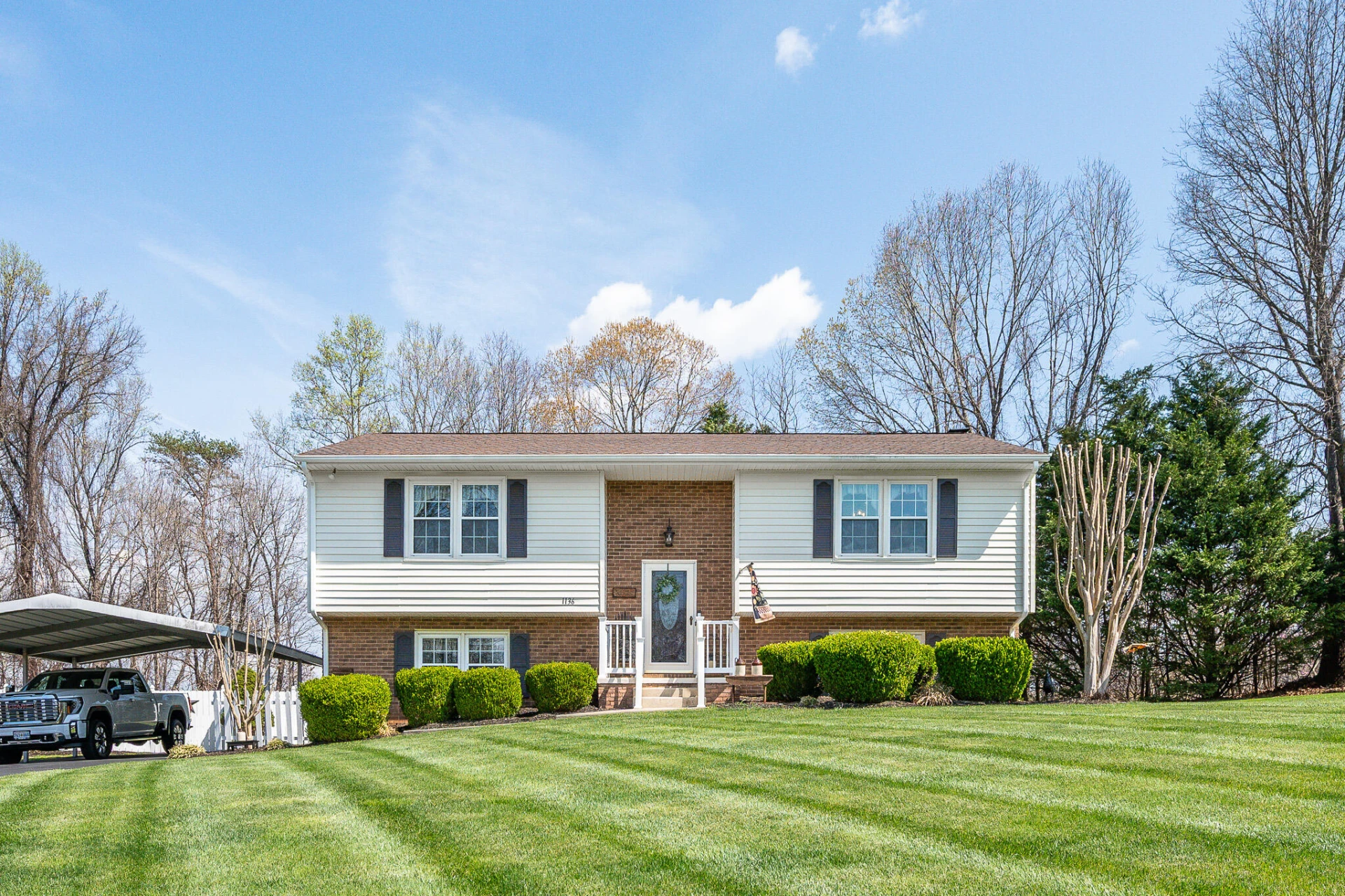 1136 Coolbrook RD