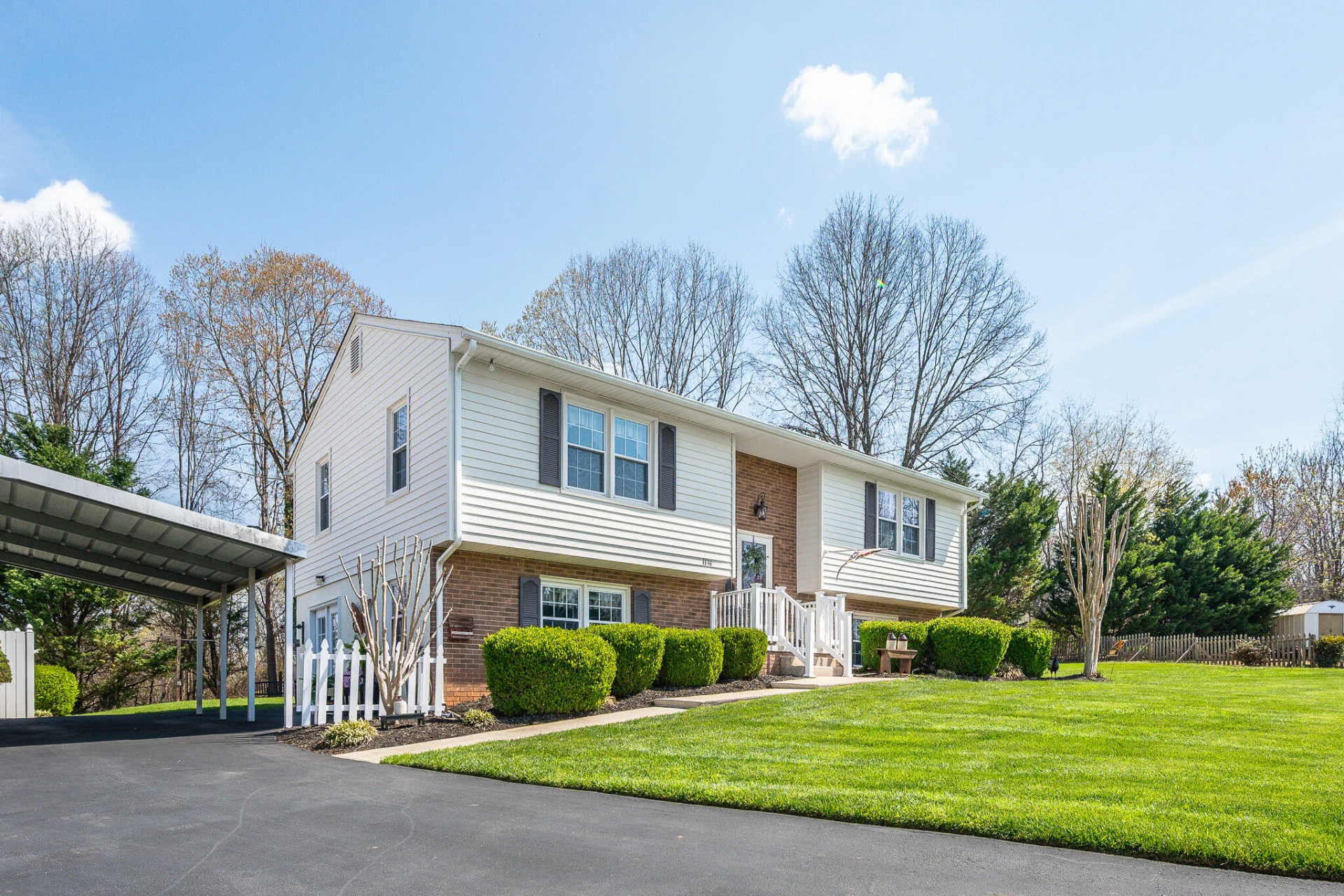 1136 Coolbrook RD - Photo 3