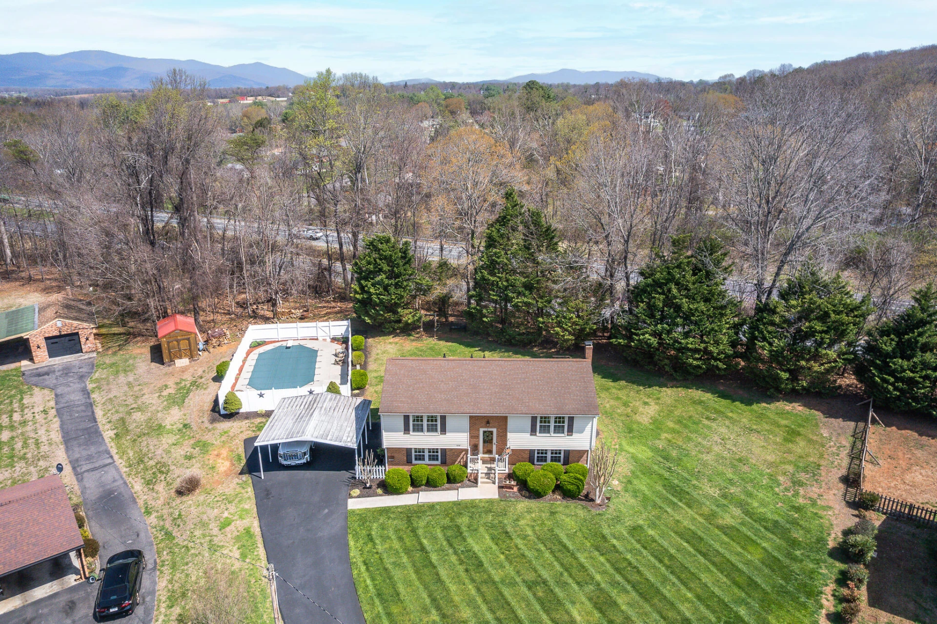 1136 Coolbrook RD - Photo 4