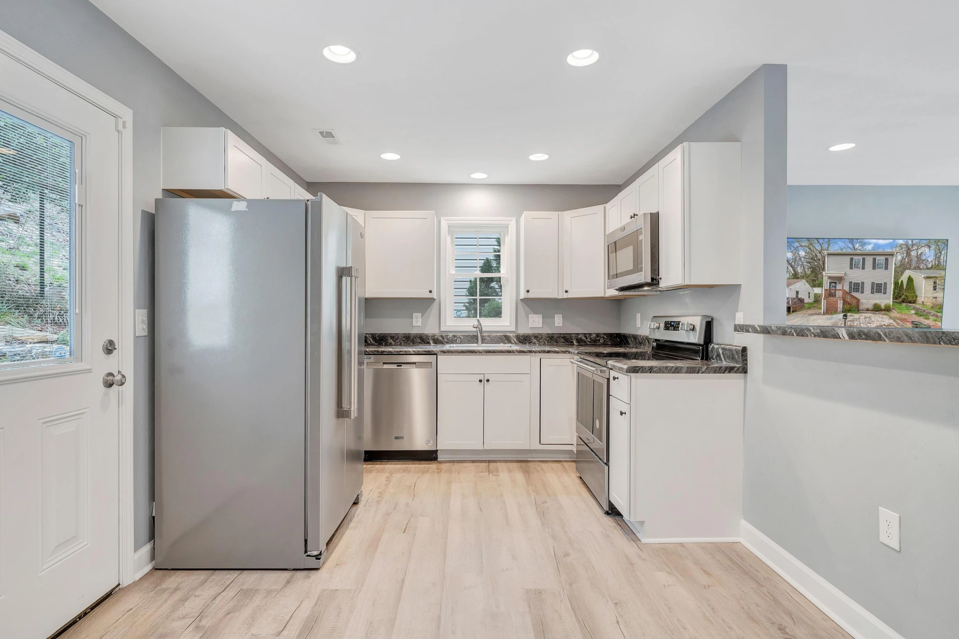 1452 Varnell AVE NE - Photo 10