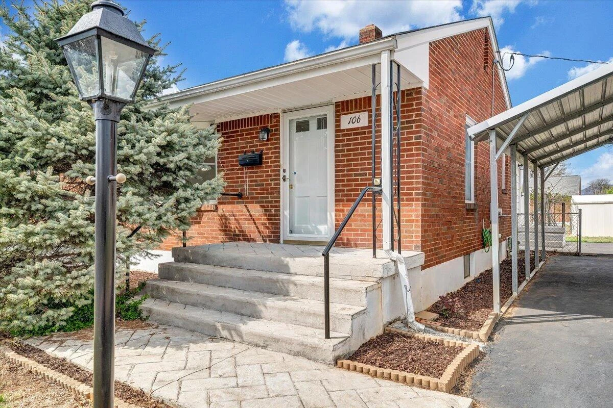 106 Hurst AVE NE