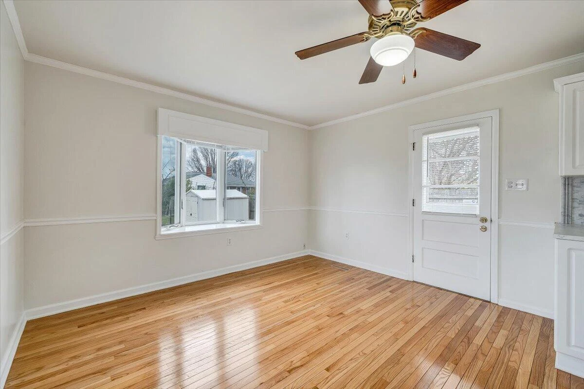 106 Hurst AVE NE - Photo 11