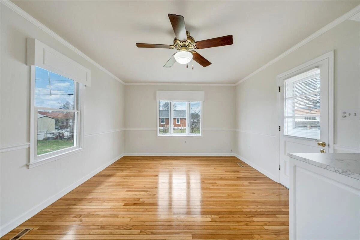 106 Hurst AVE NE - Photo 12