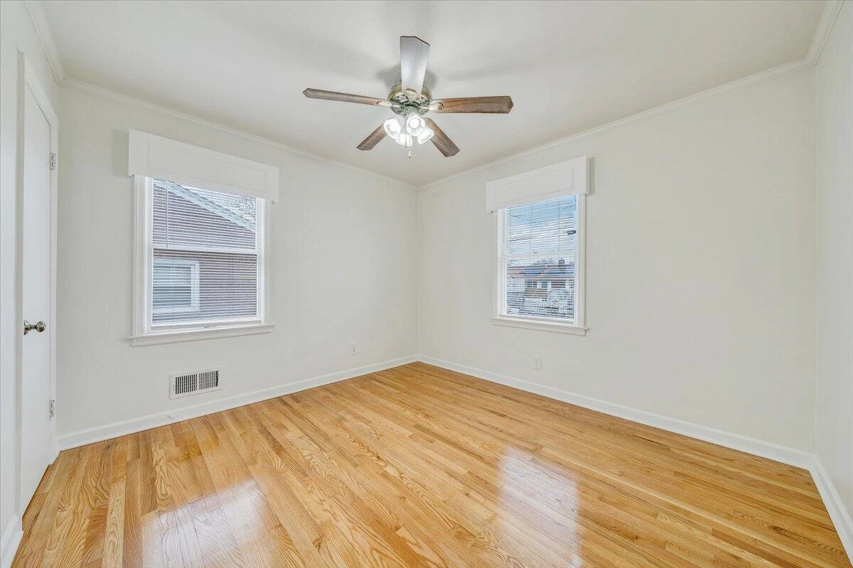 106 Hurst AVE NE - Photo 16