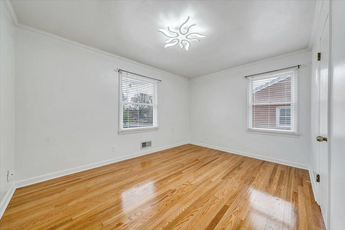 106 Hurst AVE NE - Photo 17
