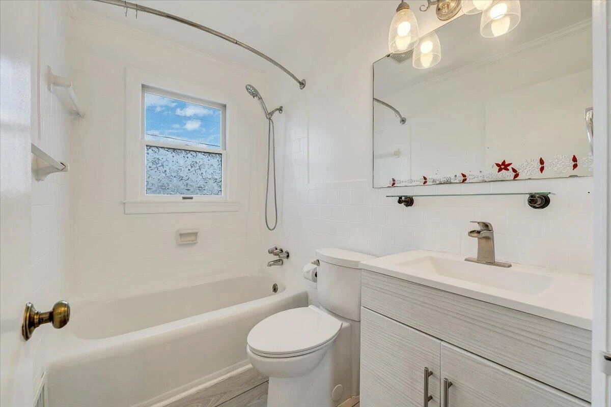 106 Hurst AVE NE - Photo 18