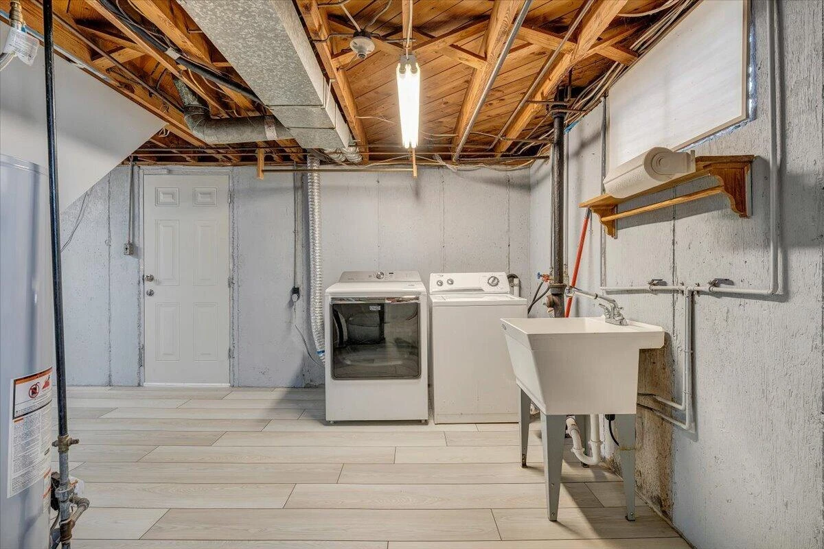 106 Hurst AVE NE - Photo 26