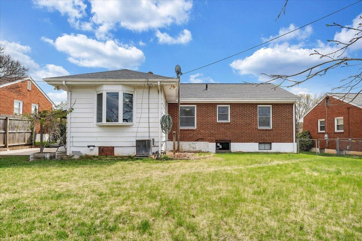 106 Hurst AVE NE - Photo 27