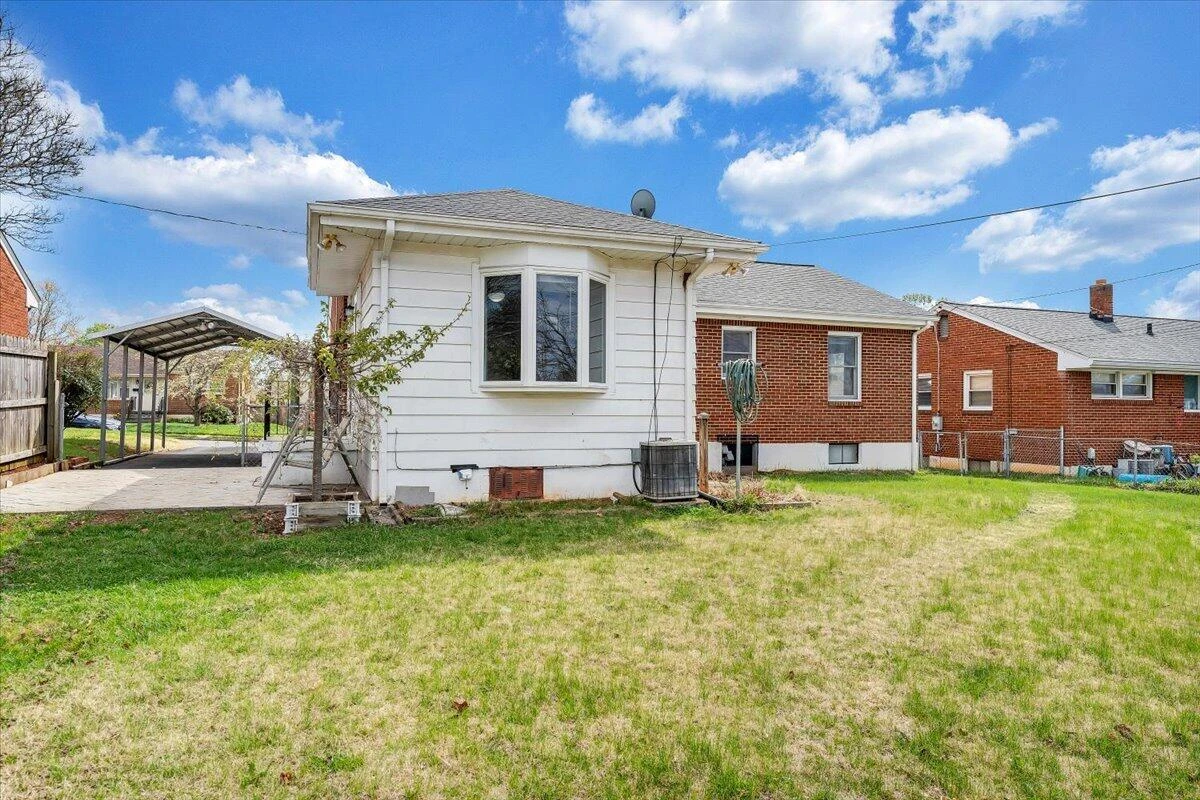 106 Hurst AVE NE - Photo 28