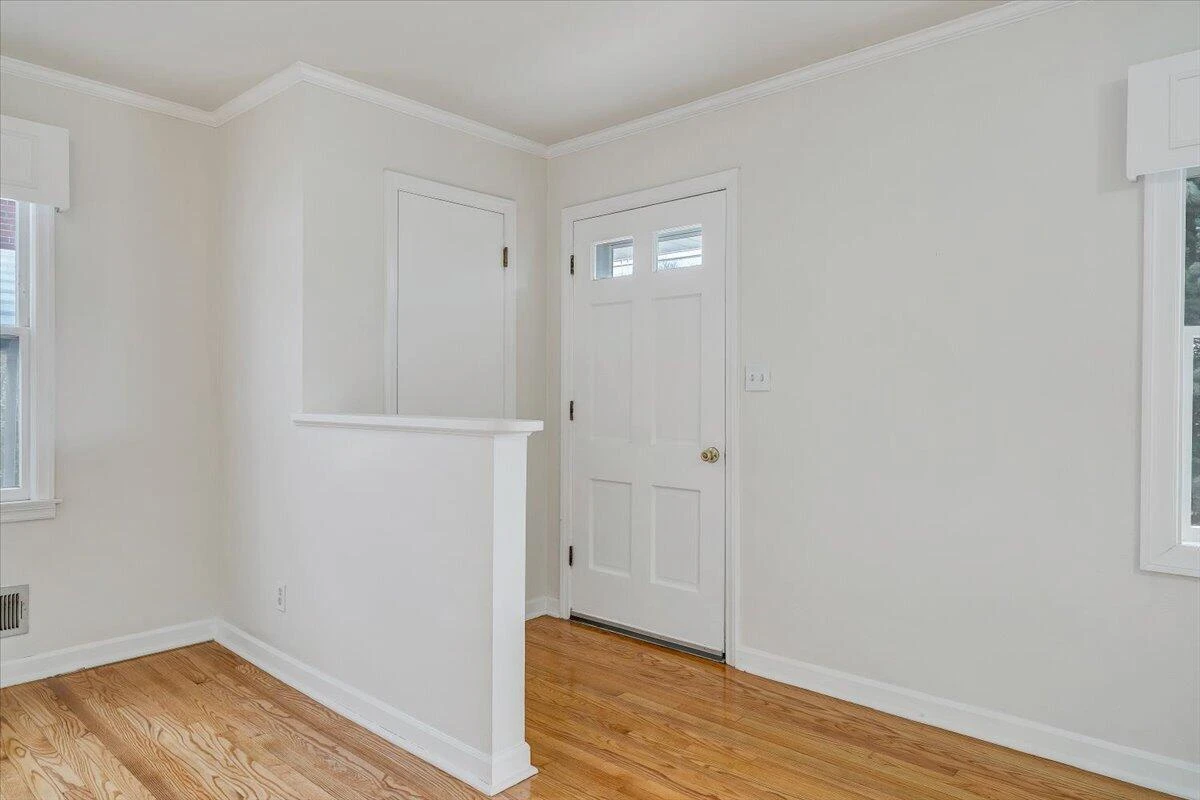 106 Hurst AVE NE - Photo 3