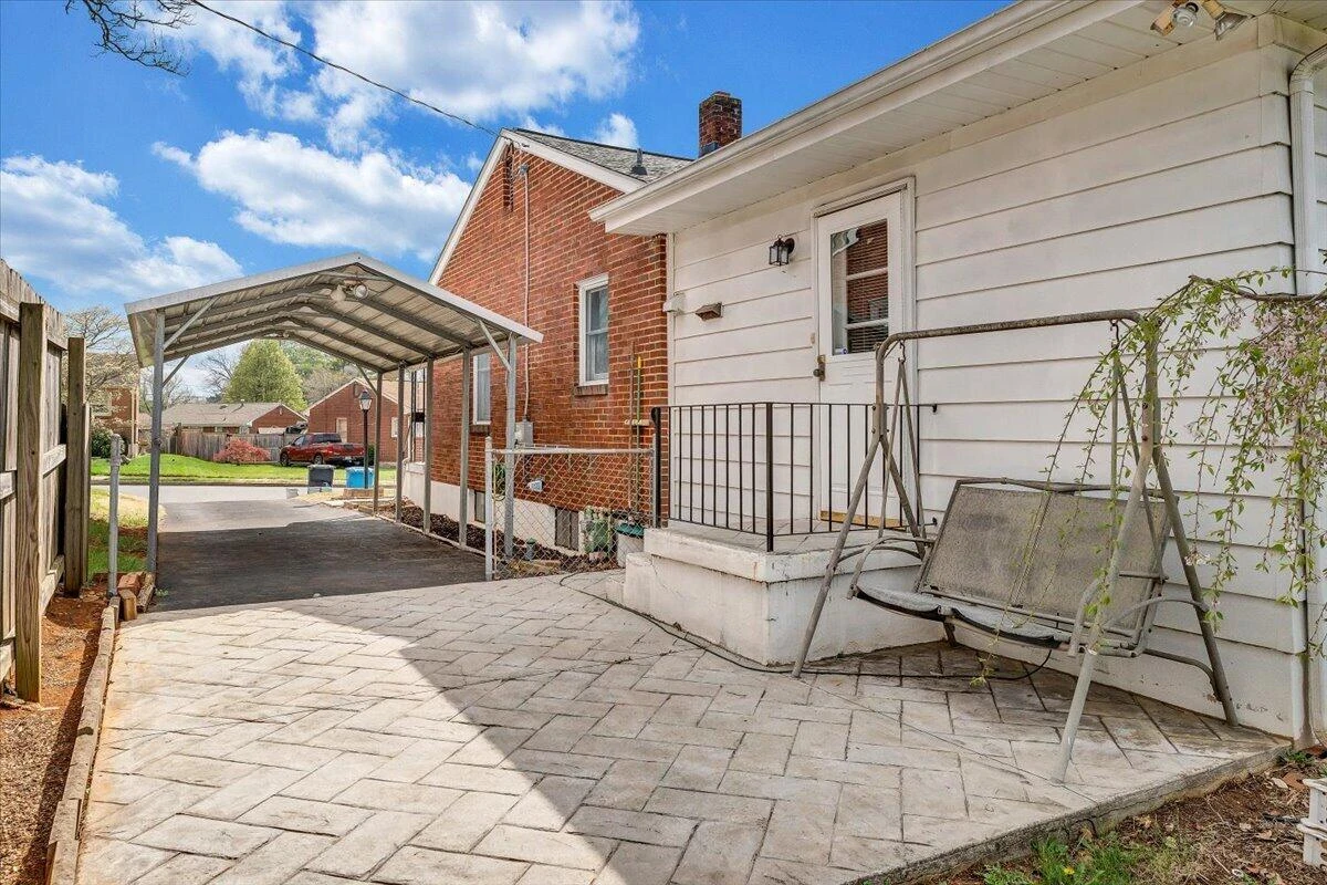 106 Hurst AVE NE - Photo 30
