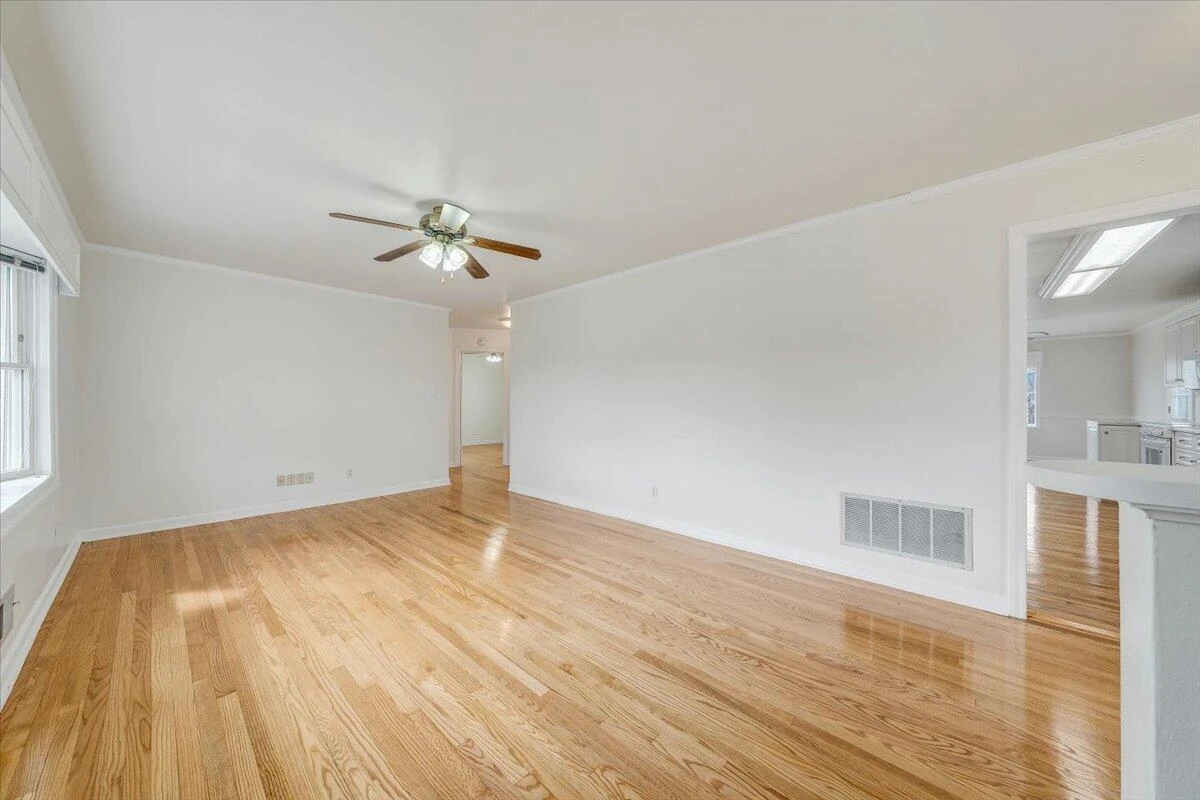 106 Hurst AVE NE - Photo 4