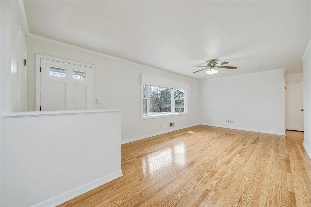 106 Hurst AVE NE - Photo 5