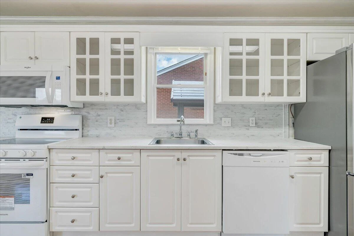 106 Hurst AVE NE - Photo 6