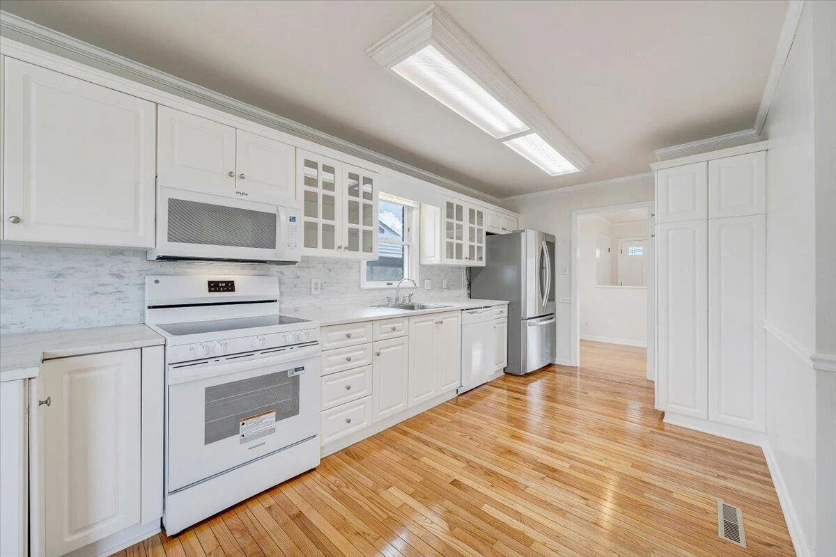 106 Hurst AVE NE - Photo 7