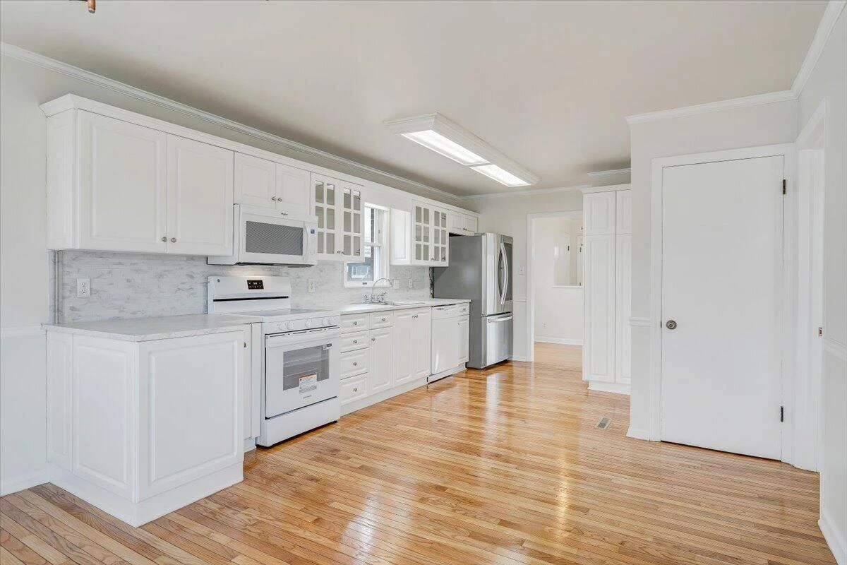 106 Hurst AVE NE - Photo 8