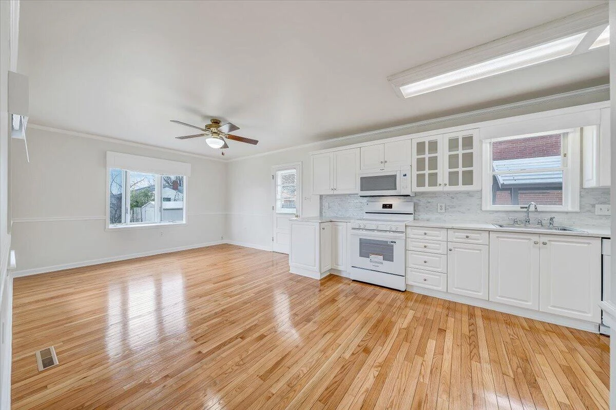 106 Hurst AVE NE - Photo 9