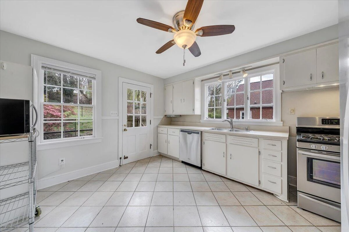 2522 Livingston RD SW - Photo 8