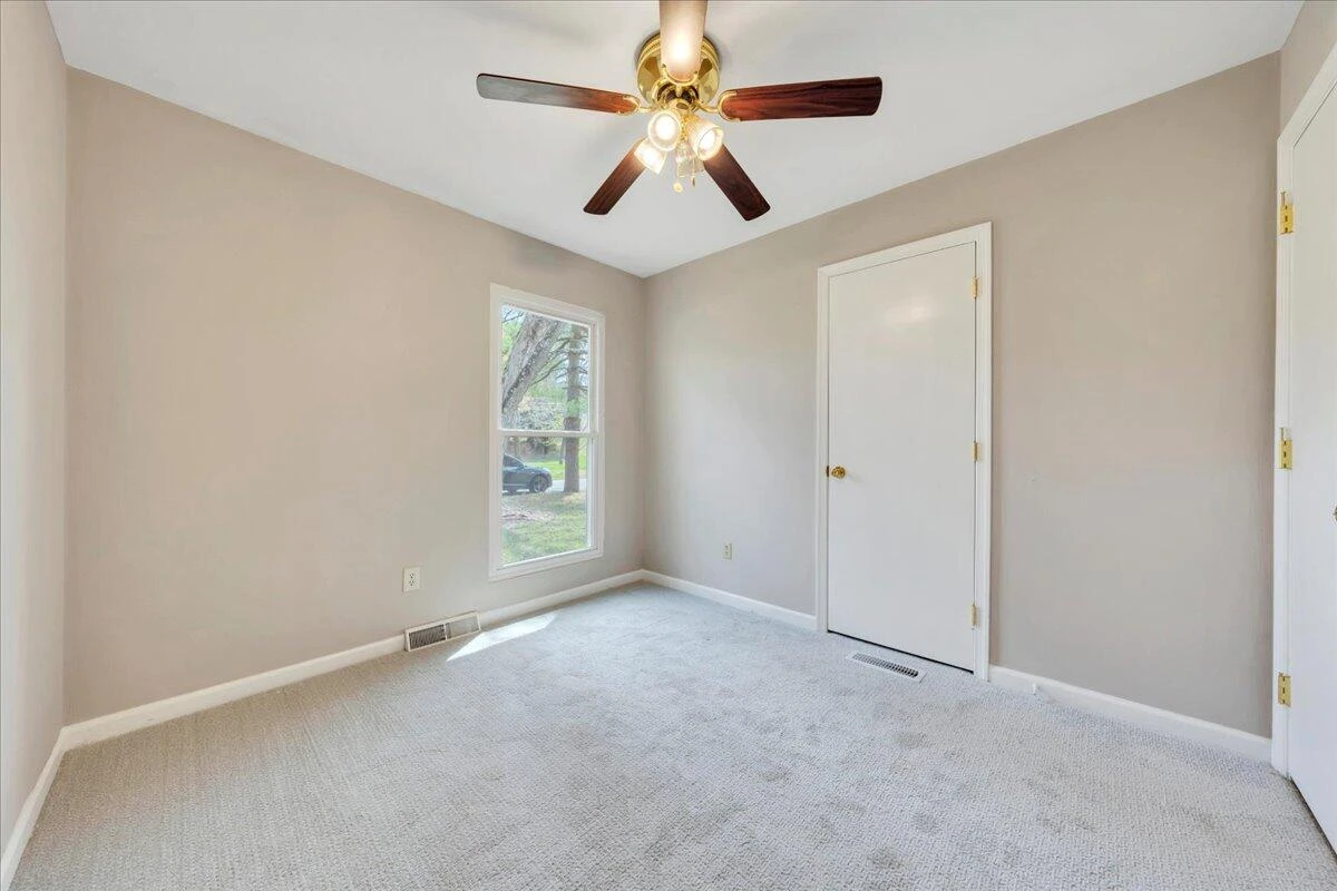 3440 Belle AVE NE - Photo 18