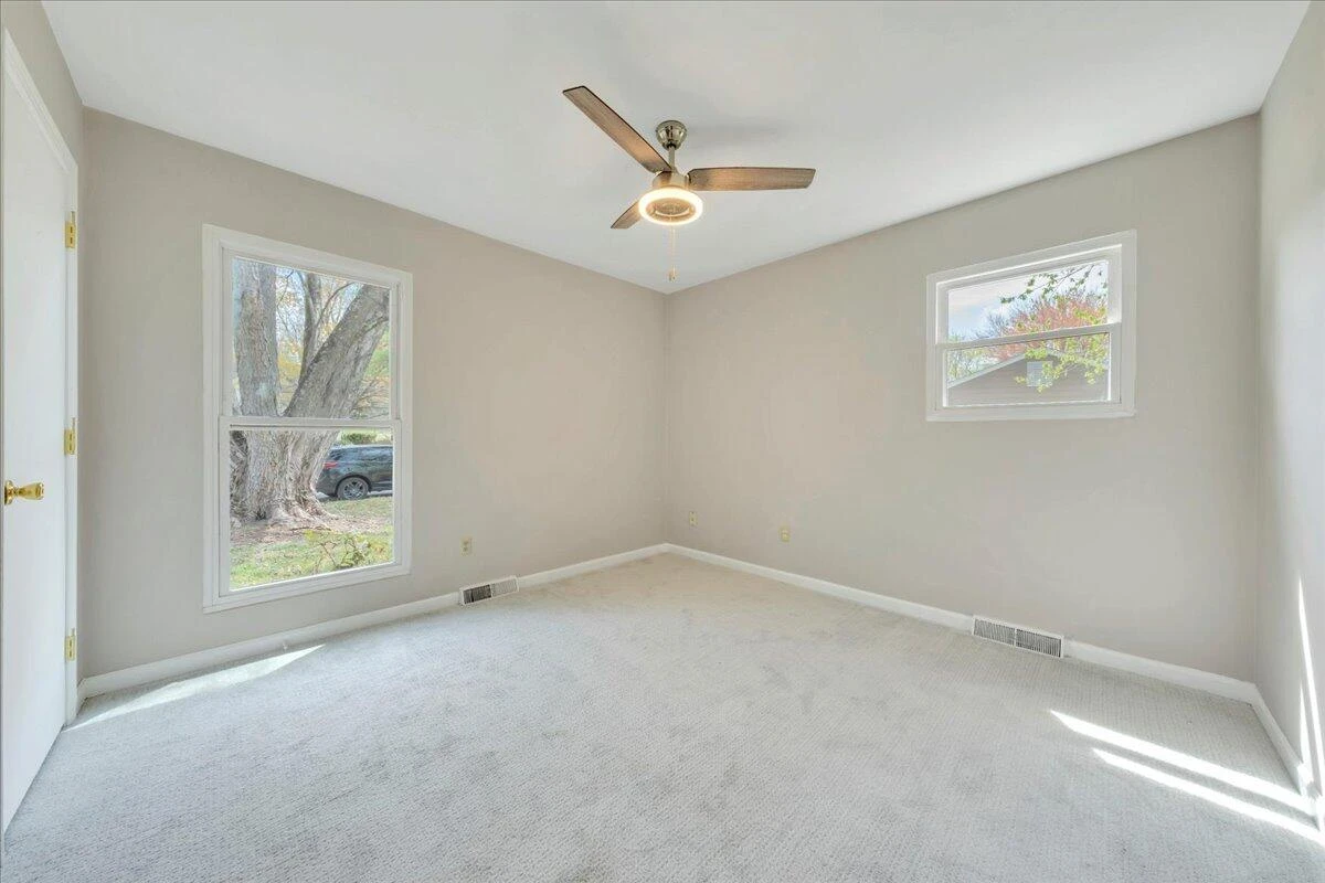 3440 Belle AVE NE - Photo 19