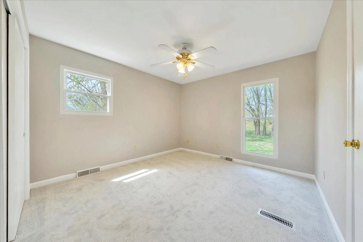 3440 Belle AVE NE - Photo 22